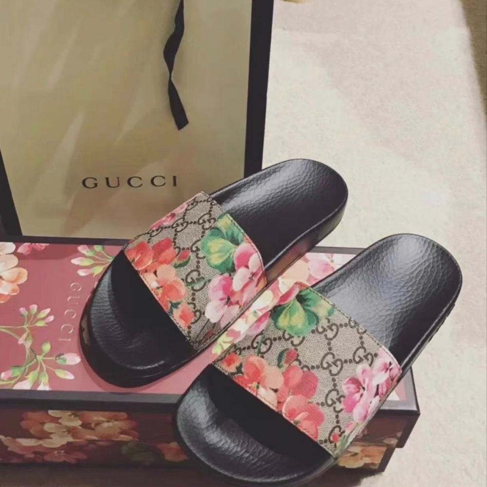 Gucci Black and Pink Sandals with Floral Elegance